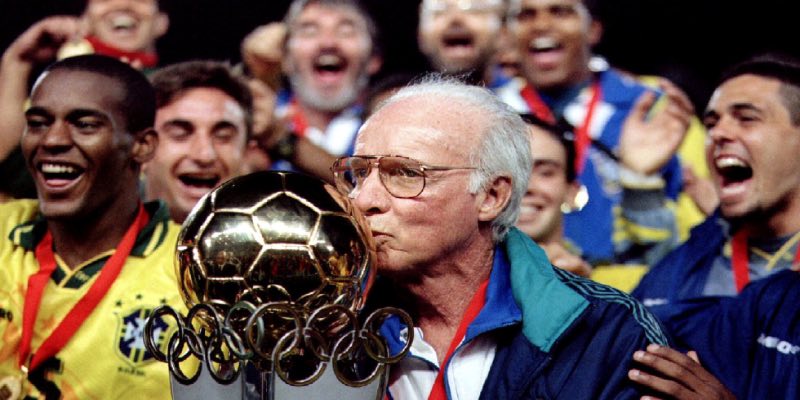 Mario Zagallo - “Sói Già” Người Brazil Có Kỹ Thuật Chơi Khéo Léo - Aovbuilds cach ong tro thanh hlv tai nang - Aovbuilds