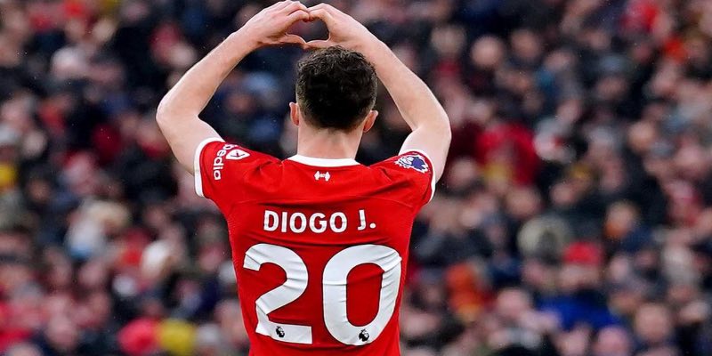 Diogo Jota - Ngôi Sao Sáng Giá Đang Tỏa Sáng Cùng Liverpool - Aovbuilds chang duong phat trien cua diogo jota trong bong da - Aovbuilds