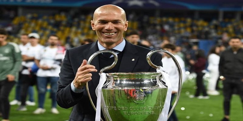 Zinedine Zidane - Biểu Tượng Bất Diệt Của Bóng Đá Thế Giới - Aovbuilds so luoc doi net ve cau thu bong da zinedine zidane - Aovbuilds