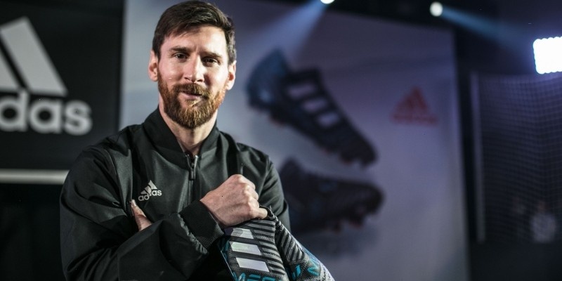 Lionel Messi - Top 10 Danh Hiệu Vĩ Đại Nhất Trong Sự Nghiệp - Aovbuilds ngoi sao san co voi cac hop dong quang cao trieu do - Aovbuilds