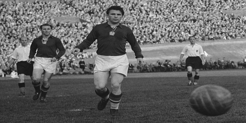 Ferenc Puskas - Huyền Thoại Làm Rạng Danh Lịch Sử Bóng Đá - Aovbuilds so luoc ve ferenc puskas - Aovbuilds
