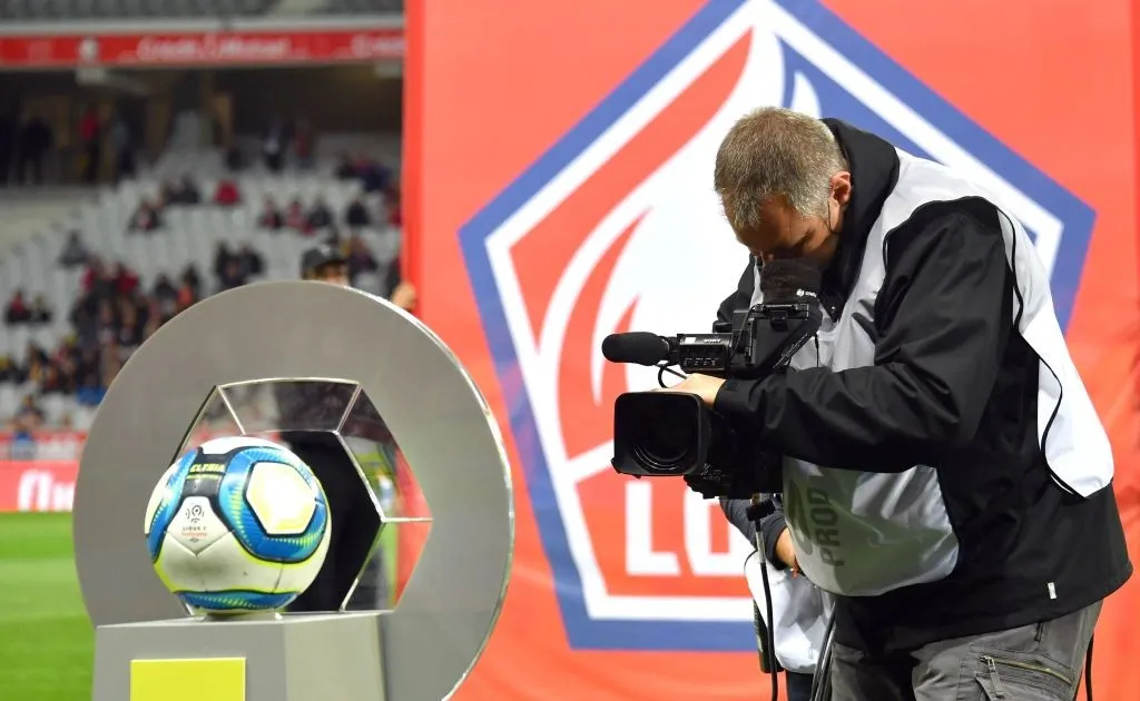 ban quyen bong da 1 - Aovbuilds