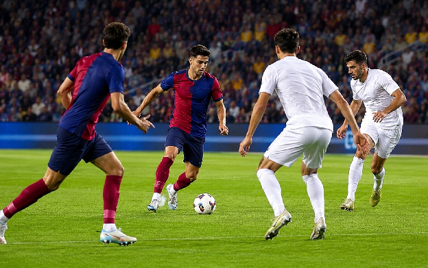 Người hâm mộ có thể theo dõi La Liga để cảm nhận vẻ đẹp chiến thuật, cảm xúc sân cỏ và cuộc đua vô địch đầy hấp dẫn